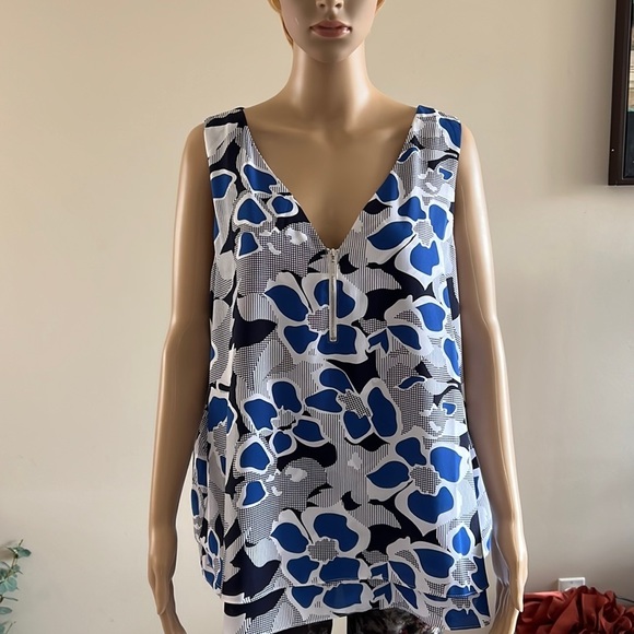 Floral V-Neck Blouse - Blue and White - Picture 2 of 11